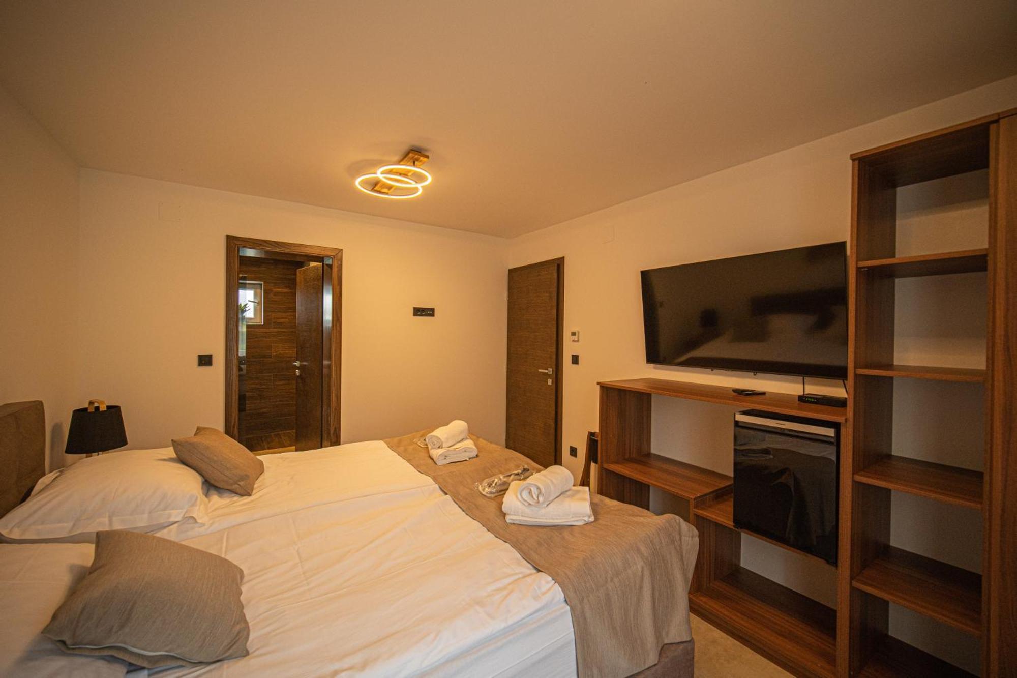Cantina Rooms Hum na Sutli Buitenkant foto