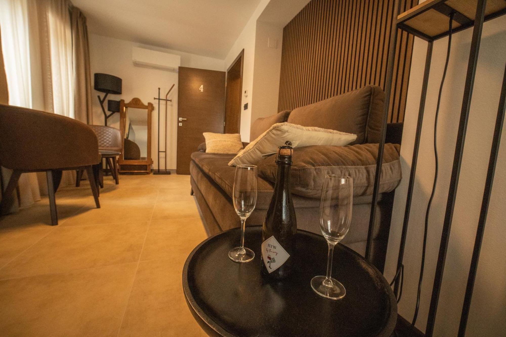 Cantina Rooms Hum na Sutli Buitenkant foto