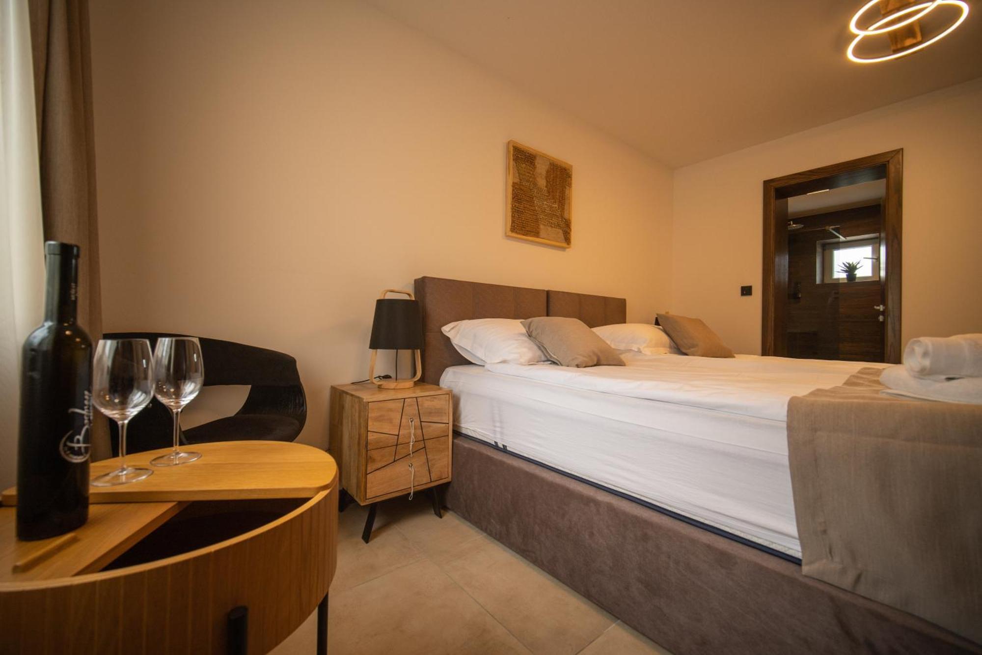 Cantina Rooms Hum na Sutli Buitenkant foto