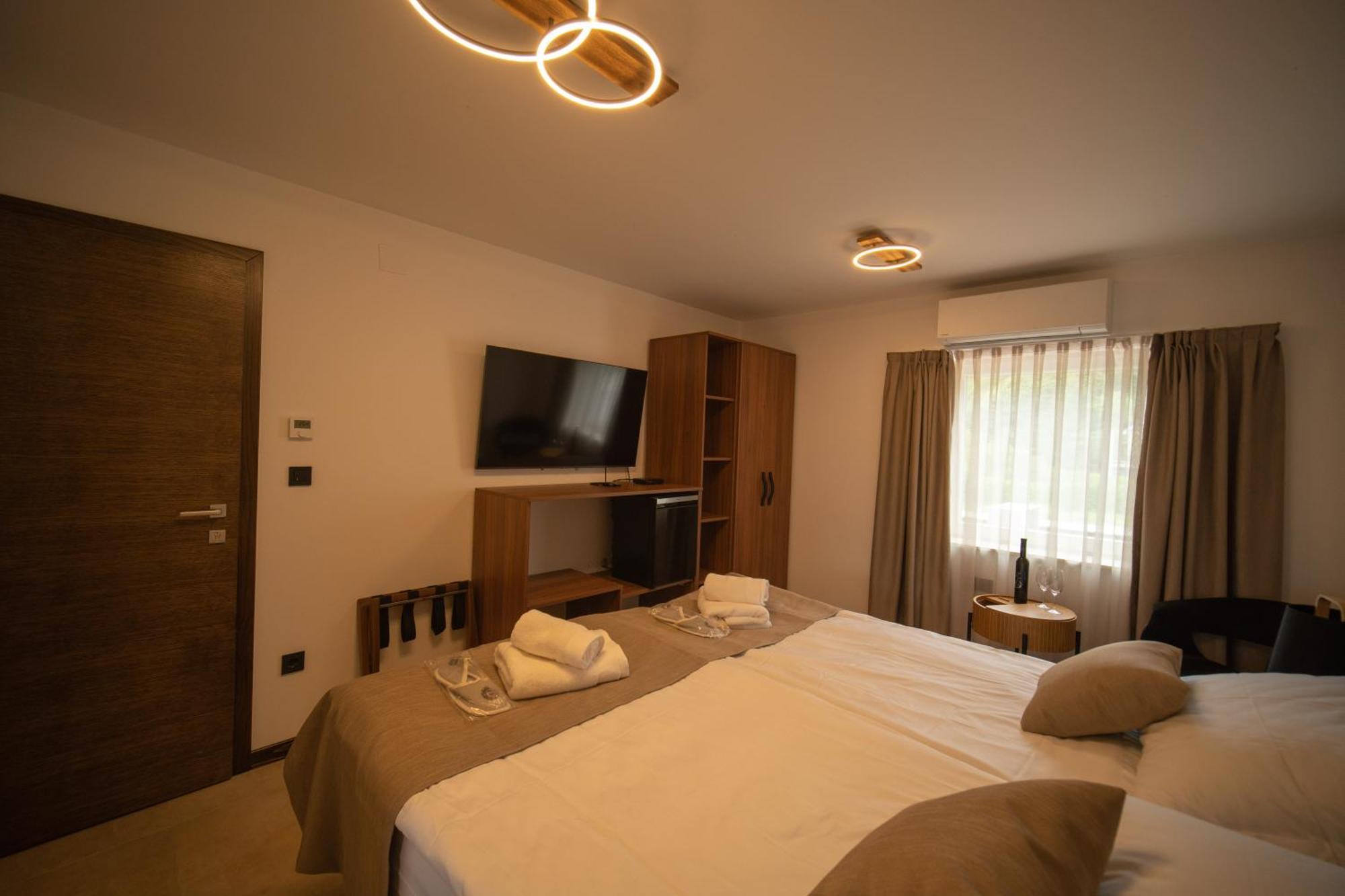 Cantina Rooms Hum na Sutli Buitenkant foto