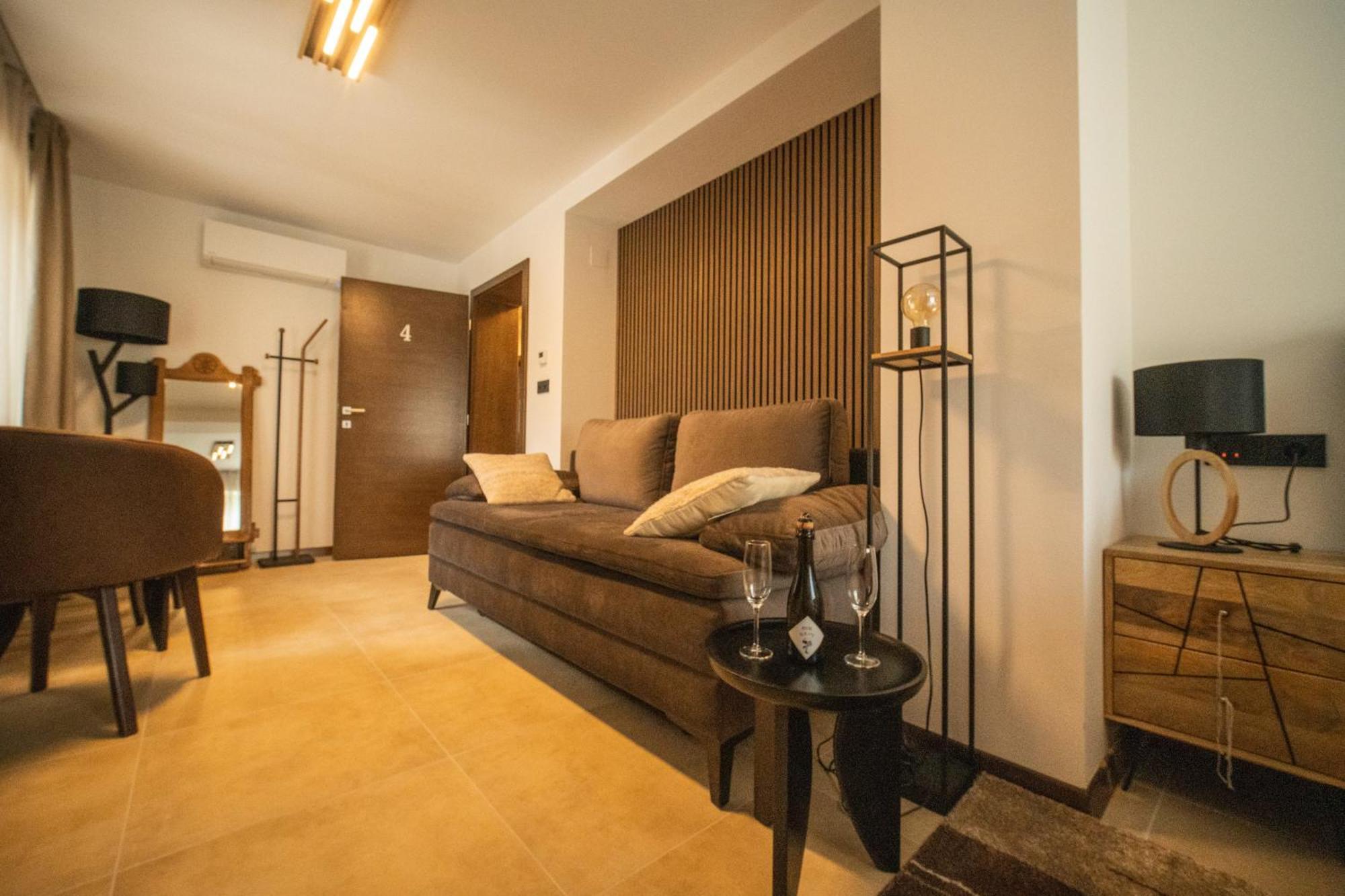 Cantina Rooms Hum na Sutli Buitenkant foto